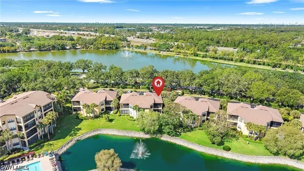 Property Slideshow image 2 of 28 | 166 vintage cir 201, Naples, FL, 34119