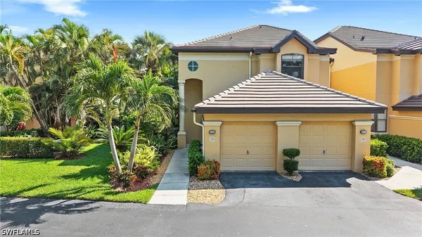 Property Slideshow image 3 of 28 | 166 vintage cir 201, Naples, FL, 34119