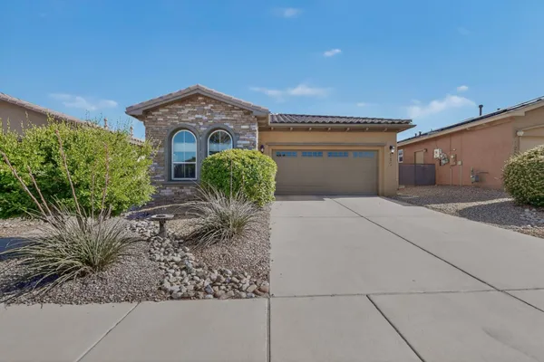 Property Slideshow image 2 of 41 | 110 zuni river cir, Los Lunas, NM, 87031
