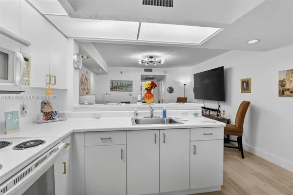 Property Slideshow image 2 of 24 | 800 sw 137th ave 411g, Pembroke Pines, FL, 33027