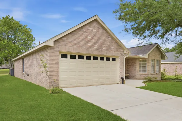 Property Slideshow image 2 of 41 | 2739 s peach hollow cir, Pearland, TX, 77584