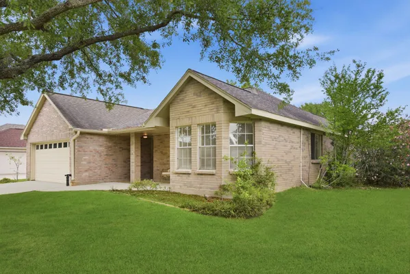 Property Slideshow image 3 of 41 | 2739 s peach hollow cir, Pearland, TX, 77584