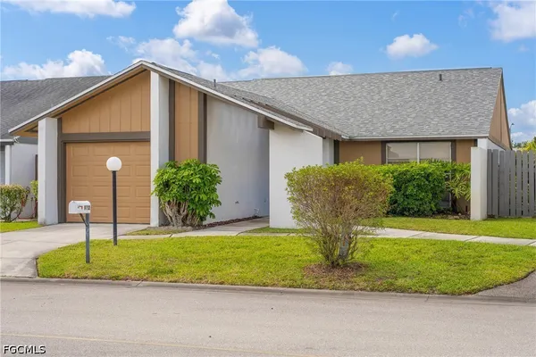 Property Slideshow image 2 of 24 | 9712 maplecrest cir, Lehigh Acres, FL, 33936