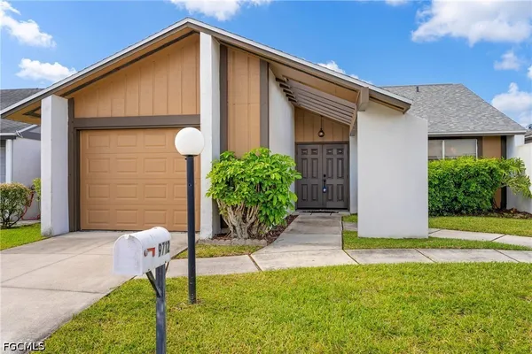 Property Slideshow image 3 of 24 | 9712 maplecrest cir, Lehigh Acres, FL, 33936