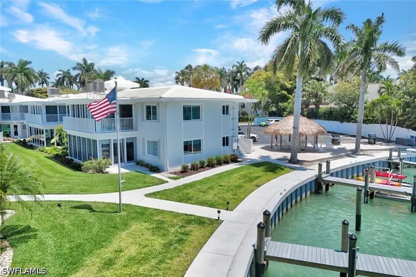 Property Slideshow image 3 of 28 | 388 harbour dr 388, Naples, FL, 34103