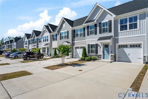 Property Slideshow image 3 of 72 | 7236 george wythe ln, New Kent, VA, 23124