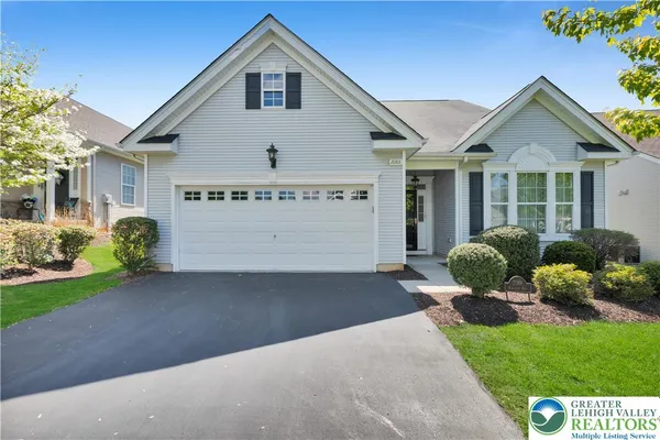 Property Slideshow image 3 of 38 | 2088 kingsview rd, Lower Macungie Twp, PA, 18062