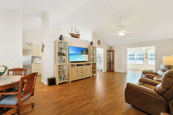 Property Slideshow image 2 of 32 | 911 don donald ct, Myrtle Beach, SC, 29588