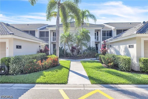 Property Slideshow image 2 of 46 | 10391 mcarthur palm ln 2621, Fort Myers, FL, 33966