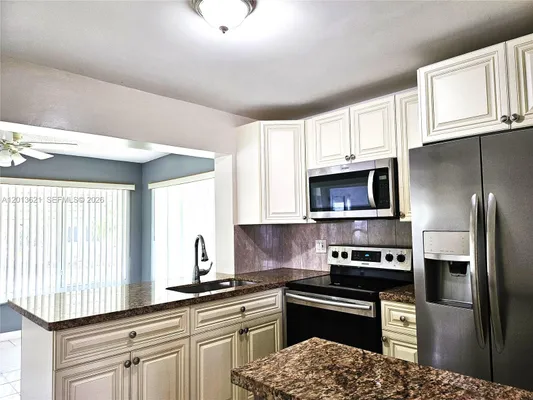 Property Slideshow image 3 of 40 | 1040 nw 73rd ter, Margate, FL, 33063