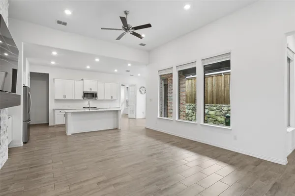 Property Slideshow image 3 of 19 | 2045 spotted fawn dr, Arlington, TX, 76005