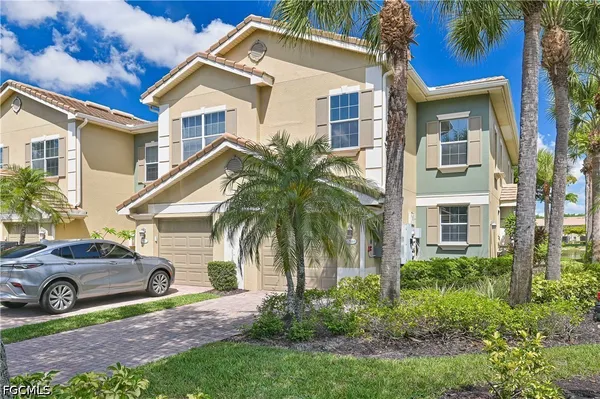 Property Slideshow image 2 of 34 | 3231 cottonwood bnd 306, Fort Myers, FL, 33905
