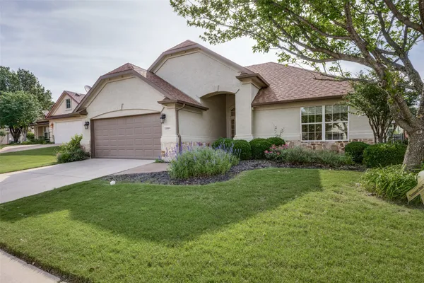 Property Slideshow image 2 of 34 | 11009 southerland dr, Denton, TX, 76207