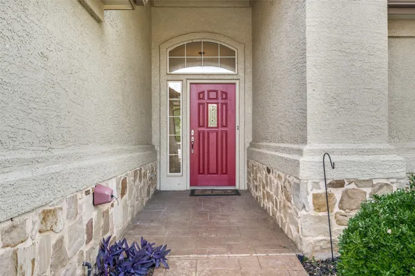 Property Slideshow image 3 of 34 | 11009 southerland dr, Denton, TX, 76207