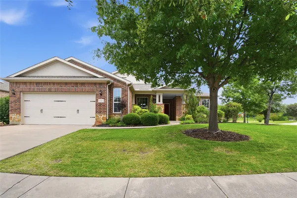 Property Slideshow image 2 of 35 | 1728 hacienda heights ln, Frisco, TX, 75036