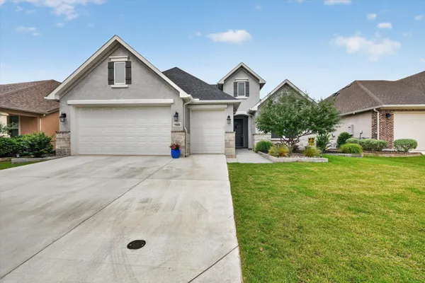 Property Slideshow image 2 of 40 | 9808 silver rock way, Denton, TX, 76207