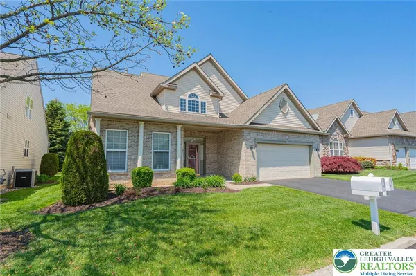 Property Slideshow image 3 of 49 | 6634 blue heather ct, Lower Macungie Twp, PA, 18062