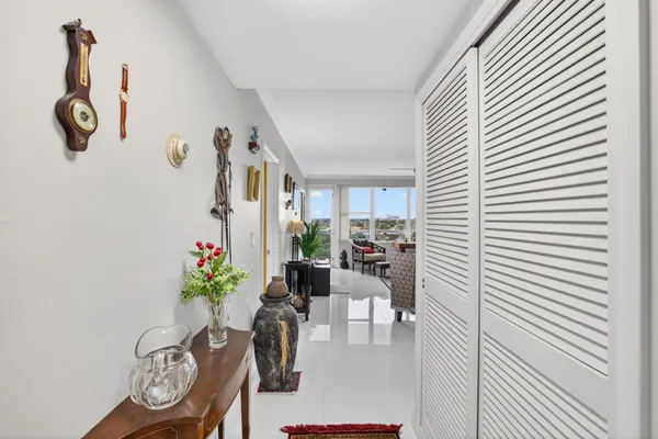 Property Slideshow image 2 of 35 | 3333 ne 34th st 701, Fort Lauderdale, FL, 33308