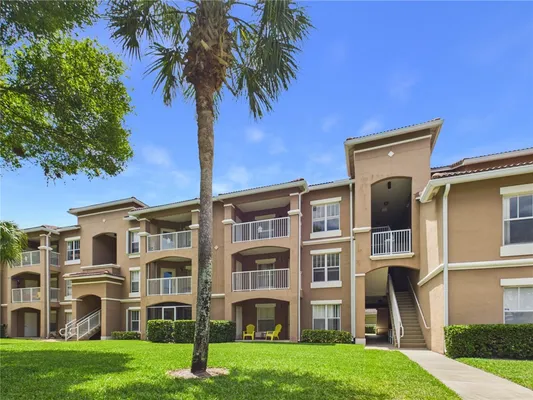 Property Slideshow image 2 of 25 | 5060 fairways cir f303, Vero Beach, FL, 32967