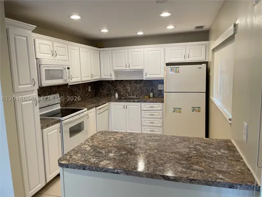 Property Slideshow image 3 of 20 | 8621 nw 12th st d178, Plantation, FL, 33322