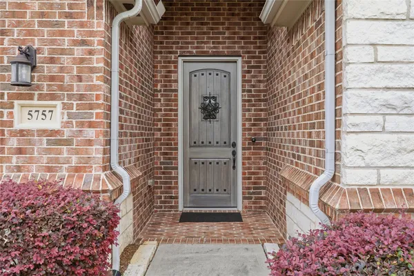 Property Slideshow image 3 of 50 | 5757 lakeside villas ct, Conroe, TX, 77304