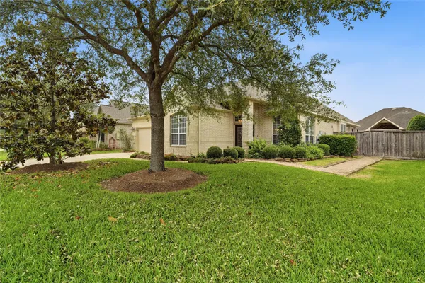 Property Slideshow image 2 of 41 | 2419 s venice dr, Pearland, TX, 77581