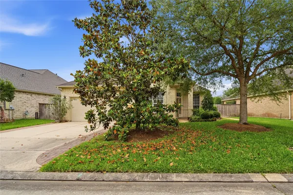Property Slideshow image 3 of 41 | 2419 s venice dr, Pearland, TX, 77581