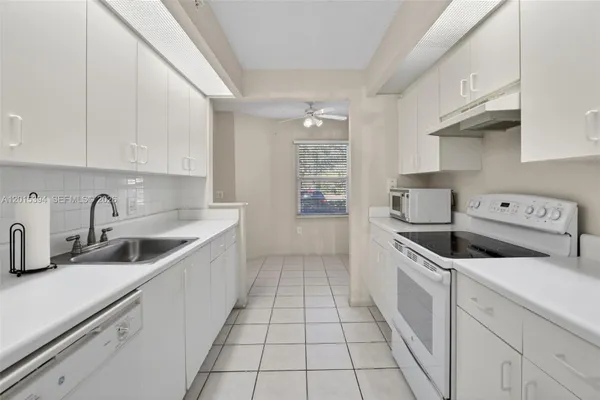 Property Slideshow image 2 of 35 | 700 sw 137th ave 110h, Pembroke Pines, FL, 33027