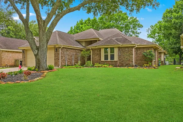 Property Slideshow image 2 of 22 | 906 maple branch ln, Pearland, TX, 77584