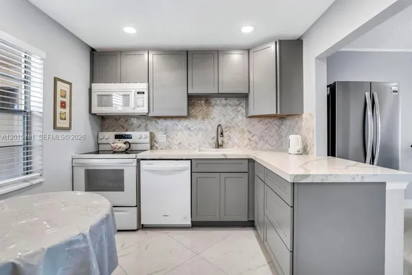 Property Slideshow image 3 of 36 | 1020 country club dr 405, Margate, FL, 33063