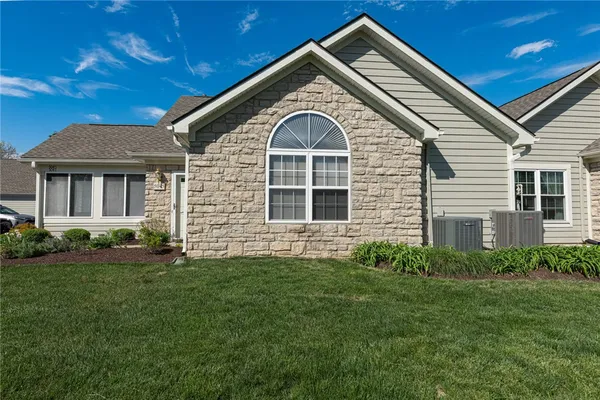 Property Slideshow image 2 of 24 | 5045 crescent ridge dr 4, Clayton, OH, 45315