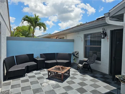 Property Slideshow image 2 of 20 | 9630 villa dr 8, Fort Myers, FL, 33905