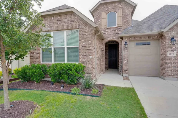 Property Slideshow image 2 of 30 | 9820 stonefield way, Denton, TX, 76207