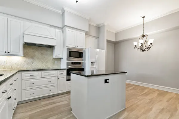 Property Slideshow image 2 of 26 | 301 watermere dr 212, Southlake, TX, 76092