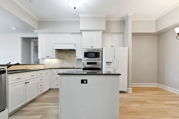 Property Slideshow image 3 of 26 | 301 watermere dr 212, Southlake, TX, 76092