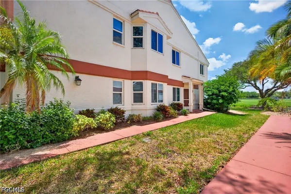 Property Slideshow image 2 of 37 | 13190 oakmont dr 6, Fort Myers, FL, 33907