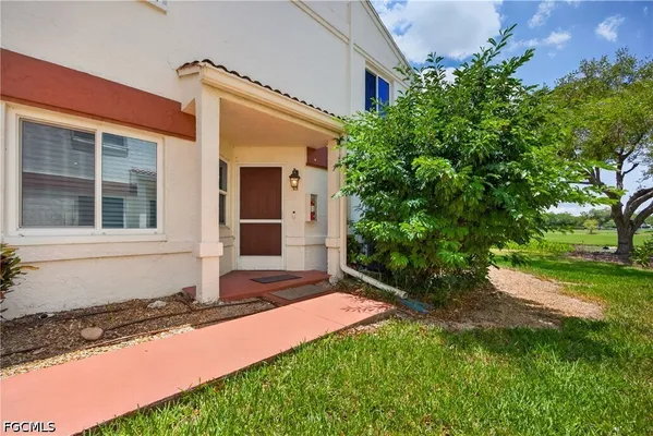 Property Slideshow image 3 of 37 | 13190 oakmont dr 6, Fort Myers, FL, 33907