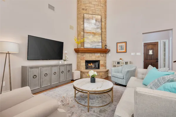 Property Slideshow image 3 of 39 | 424 belforte ave 31, Austin, TX, 78734