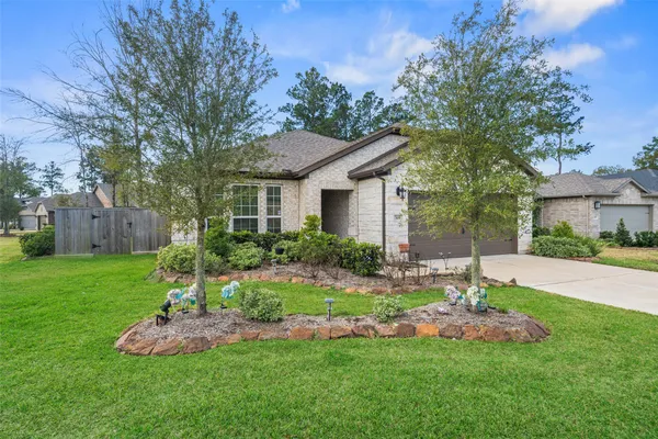 Property Slideshow image 3 of 33 | 305 royal lily trl, Montgomery, TX, 77316