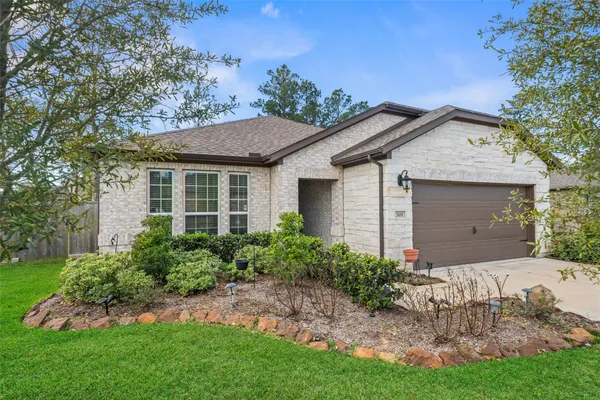 Property Slideshow image 3 of 33 | 305 royal lily trl, Montgomery, TX, 77316