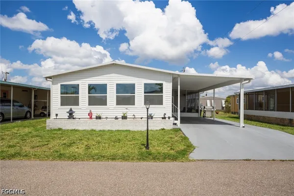 Property Slideshow image 2 of 50 | 14704 patrick henry rd, North Fort Myers, FL, 33917