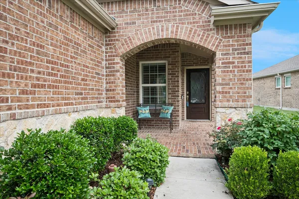 Property Slideshow image 2 of 23 | 2306 feathering dr, Frisco, TX, 75036