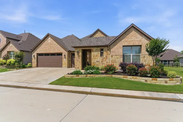 Property Slideshow image 2 of 37 | 8704 latite ln, Denton, TX, 76207