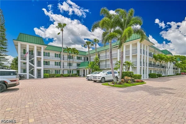 Property Slideshow image 2 of 30 | 3030 binnacle dr 307, Naples, FL, 34103