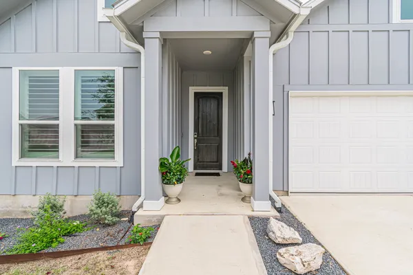 Property Slideshow image 2 of 40 | 433 skipping cedar st, San Marcos, TX, 78666