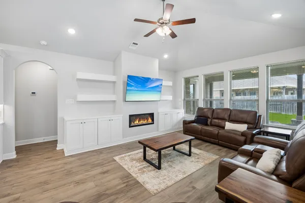 Property Slideshow image 3 of 35 | 5719 caracara st, Manvel, TX, 77578