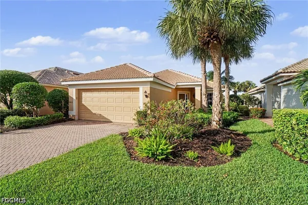 Property Slideshow image 3 of 50 | 10032 oakhurst way, Fort Myers, FL, 33913