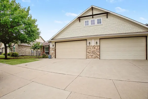 Property Slideshow image 2 of 27 | 225 terra verde ln, Mckinney, TX, 75069