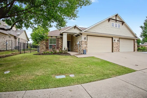 Property Slideshow image 3 of 27 | 225 terra verde ln, Mckinney, TX, 75069