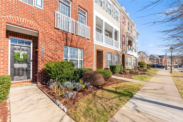 Property Slideshow image 3 of 44 | 4907 settlers market blvd, Williamsburg, VA, 23188